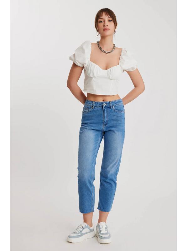 Slim Fit Crop Mom Jean