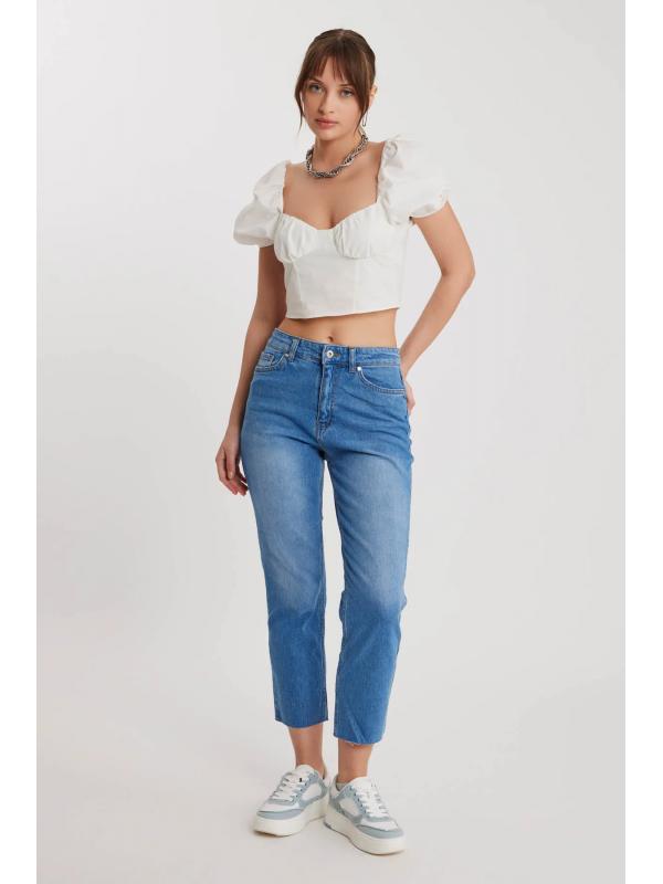 Slim Fit Crop Mom Jean