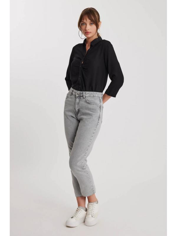 Slim Fit Crop Mom Jean