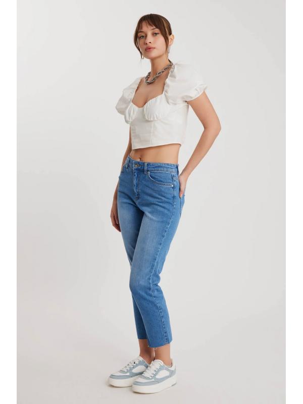 Slim Fit Crop Mom Jean