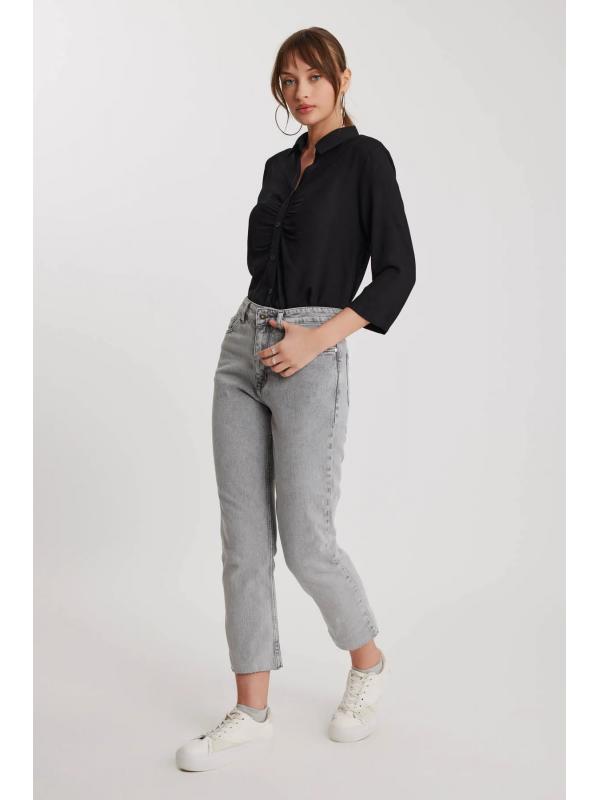 Slim Fit Crop Mom Jean