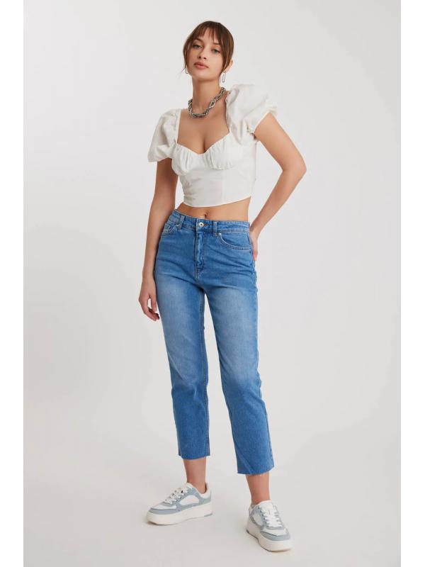 Slim Fit Crop Mom Jean